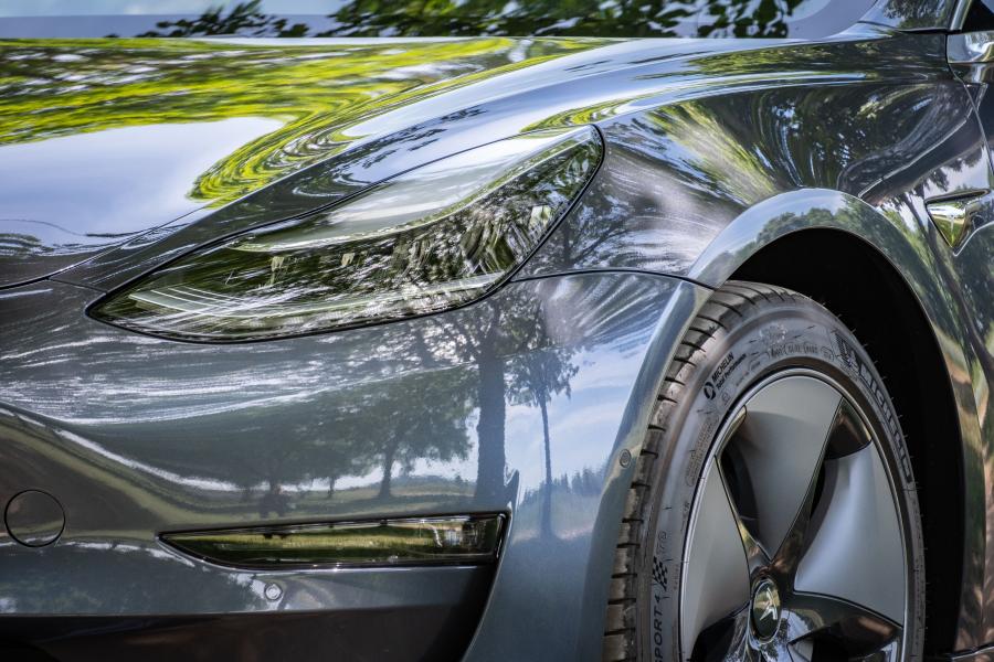 Детали экстерьера Tesla Model 3 2018 года  (WW) (фото 14 из 20)